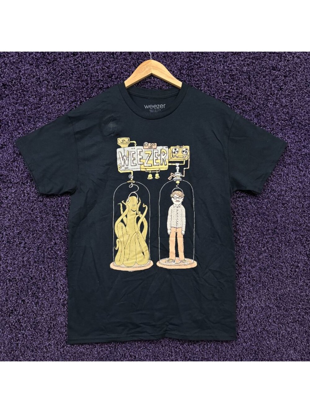 Weezer T-Shirt Size Medium